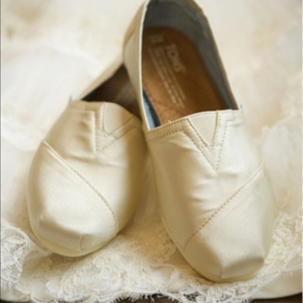 TOMS Off white slip on